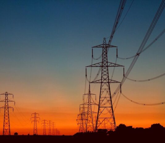 Жінка-електроенергетик працює на благо екологічно безпечного Маріуполя