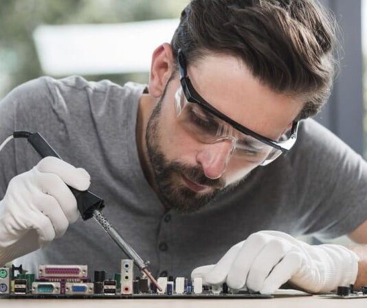 Як вибрати обладнання для електротехнічної майстерні в Маріуполі недорого