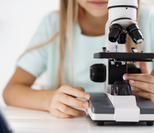 Відмінності та переваги використання монокулярних мікроскопів для ветеринарії