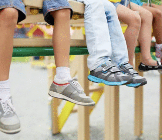 Дитячі кросівки: стиль, комфорт та правильний догляд